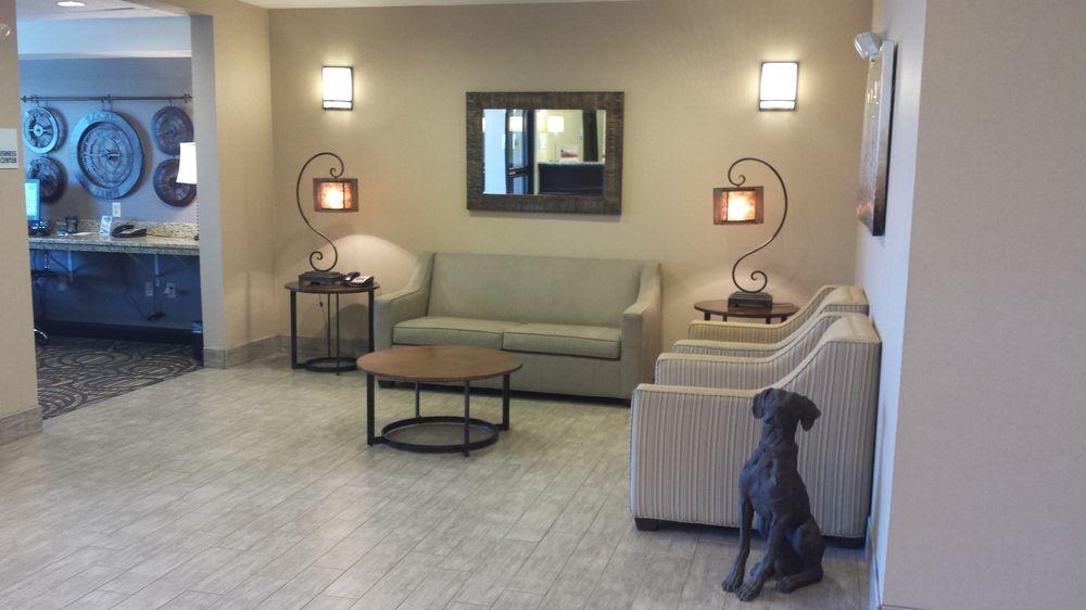 Holiday Inn Express & Suites Emporia Northwest By Ihg Exterior foto