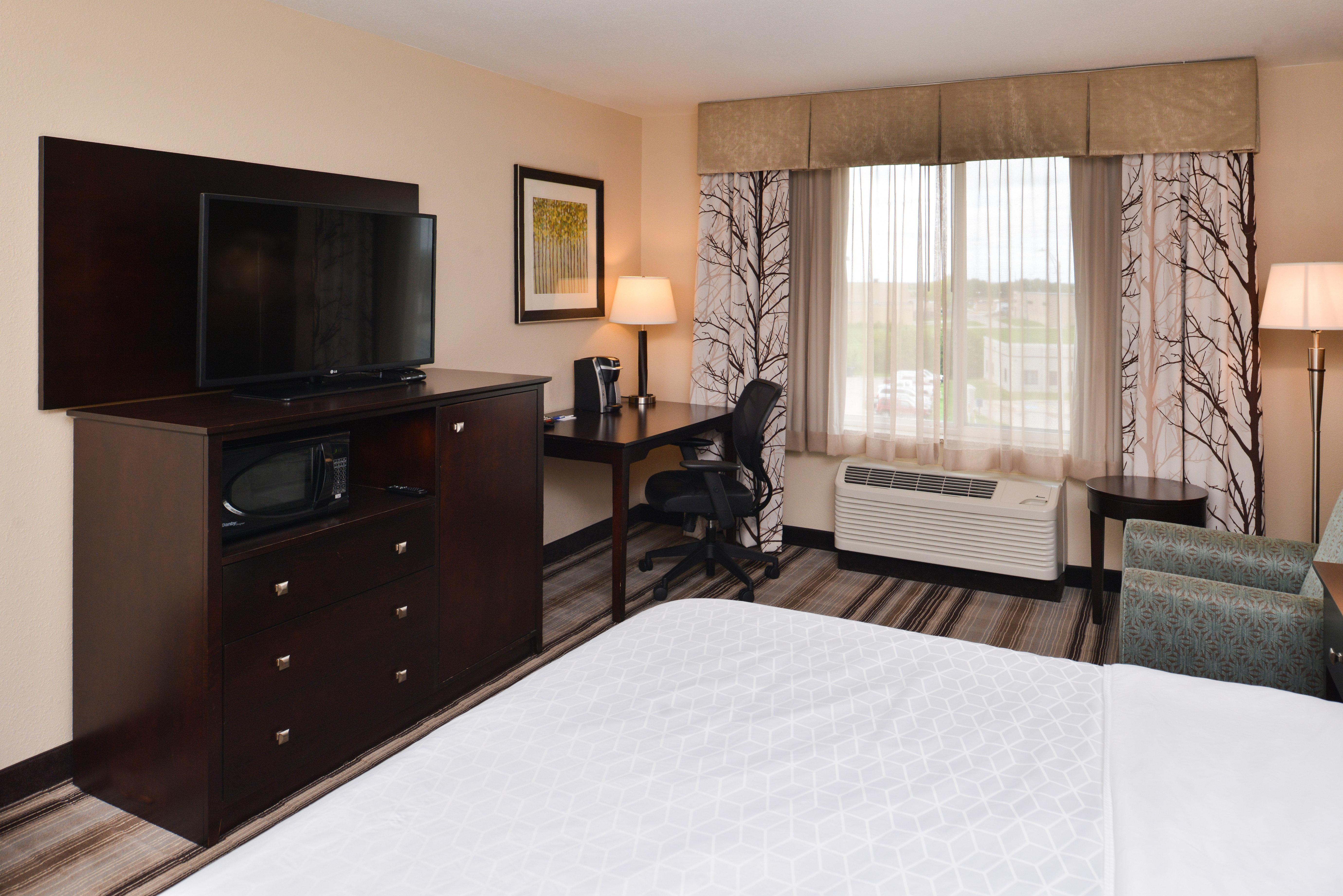 Holiday Inn Express & Suites Emporia Northwest By Ihg Exterior foto