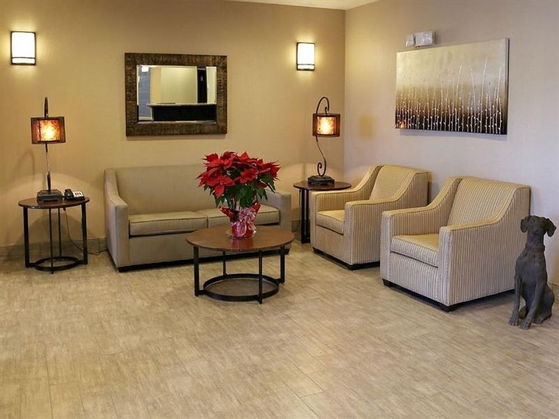 Holiday Inn Express & Suites Emporia Northwest By Ihg Exterior foto