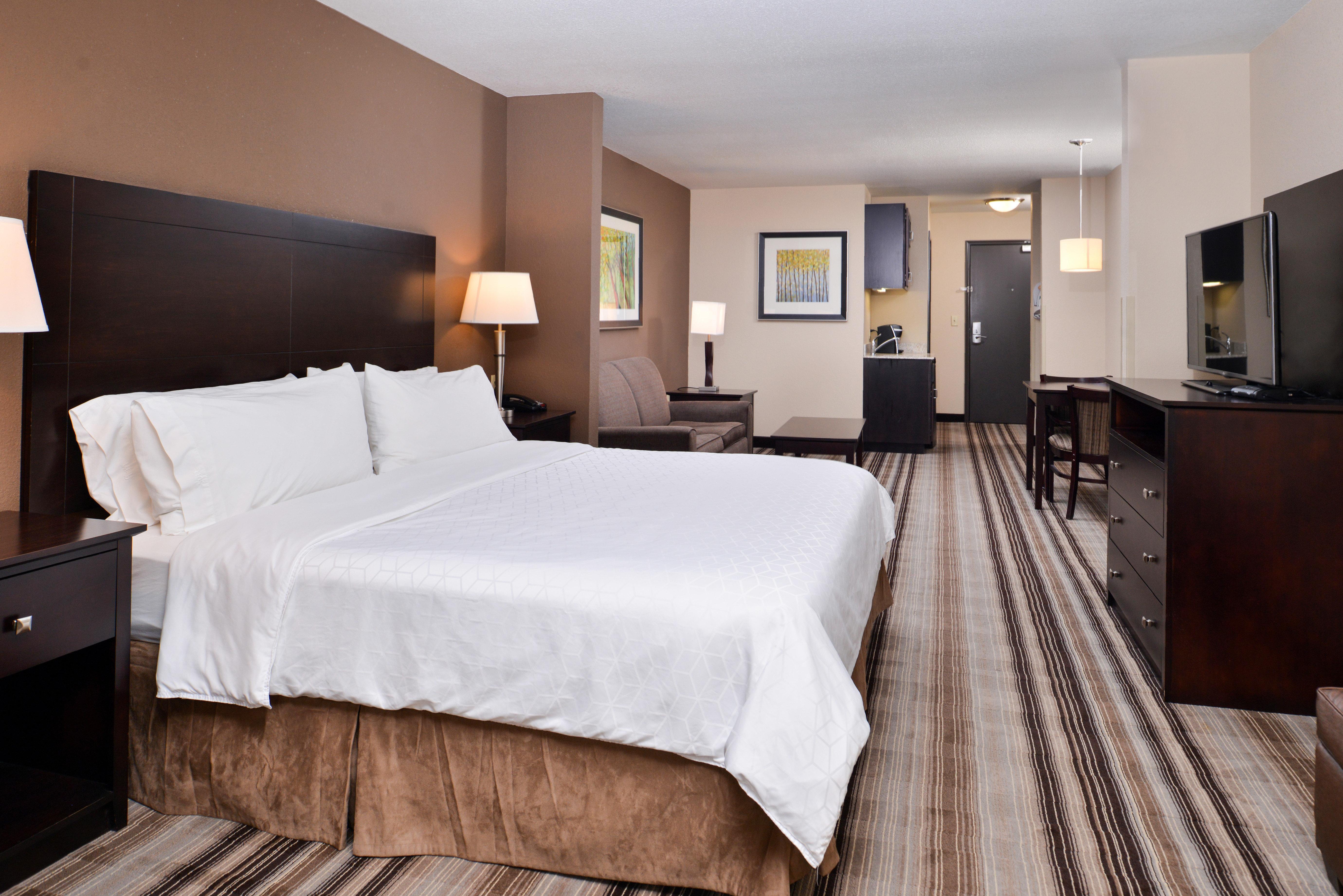 Holiday Inn Express & Suites Emporia Northwest By Ihg Exterior foto