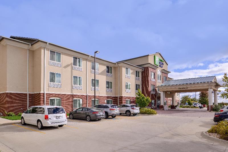 Holiday Inn Express & Suites Emporia Northwest By Ihg Exterior foto